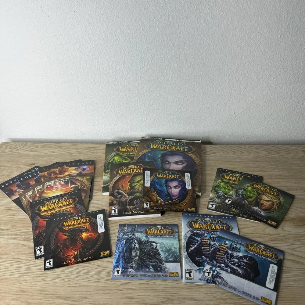 World of WarCraft Computer Game DVD ROM‎ Lot and 2 Brady Game Guides